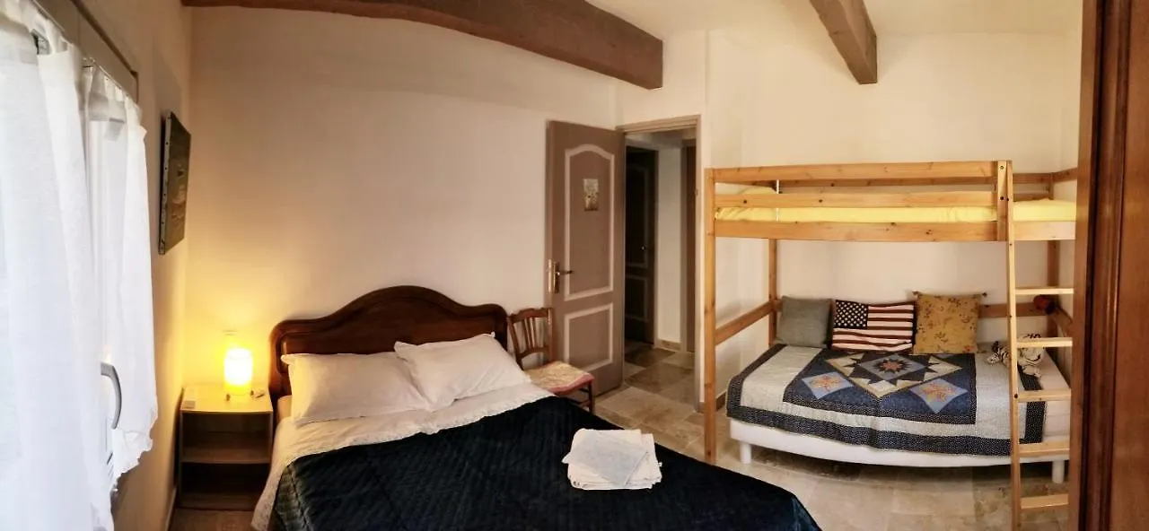 Habitación en casa particular Chambre D'Hotes En Luberon Saignon